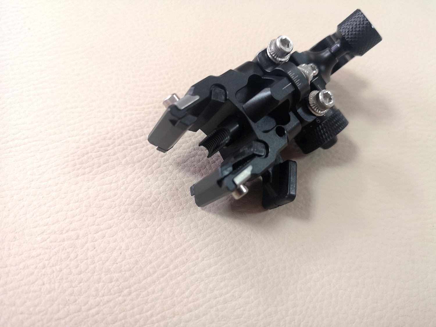 Спортивный прицел для блочного лука Sanlida Carbon X10 9" v2